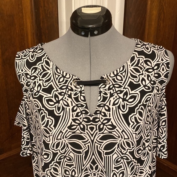 Rafaella Cold Shoulder Keyhole Blouse - Picture 2 of 10